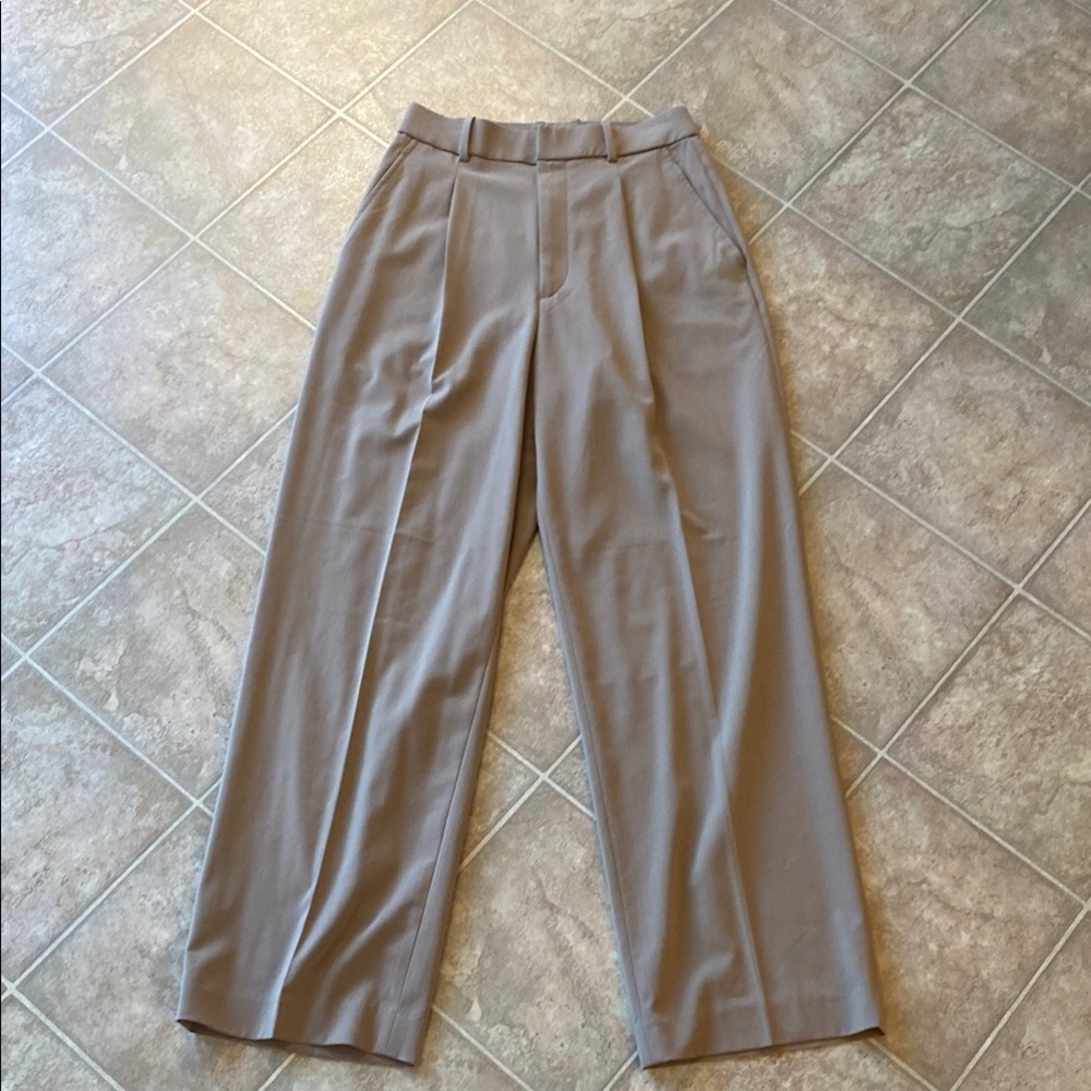 Uniqlo Women’s Beige Dress Pants